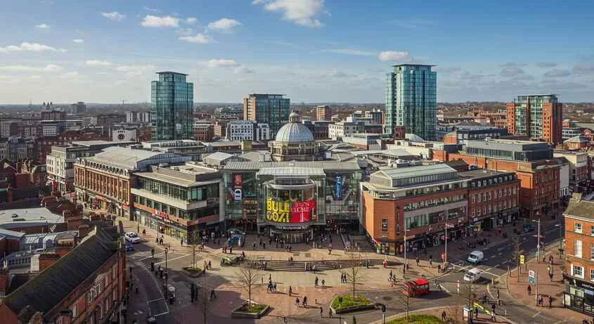 Comfortable coach travelling from Birmingham city centre to Heathrow Airport